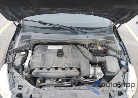 2013 Volvo S60 T6/T6 Platinum/T6 Premier Plus/T6 R-Design/T6 R-Design Platinum z USA, uszkodzony, nr VIN YV1902FHXD1216271